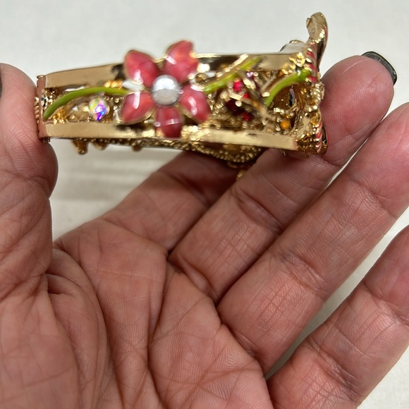 Adorable Coldwater Creek clamper bracelet - Picture 6 of 14